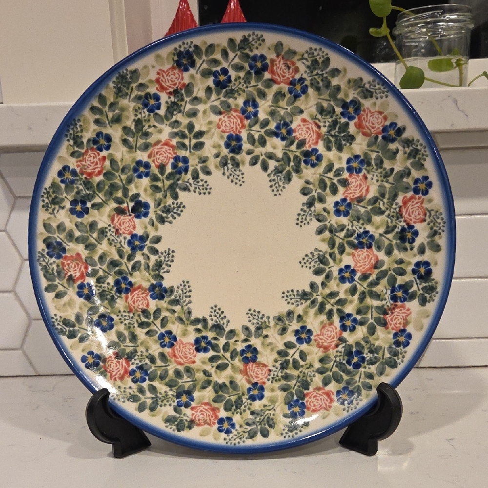 Polish Hand Painted 12 Inch Signed By Gabo. Beautiful Floral Design